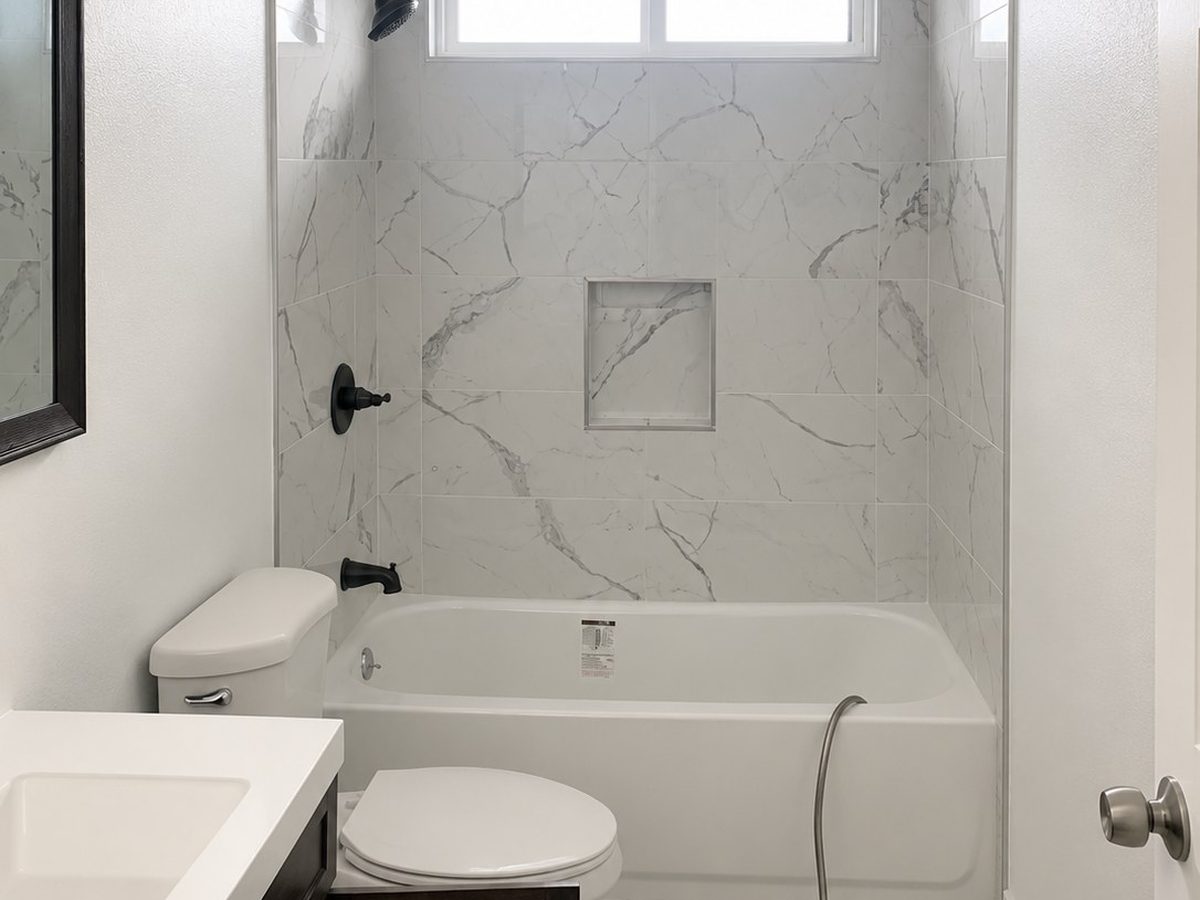 Tub-shower combo with tiled walls, a WeFiks project