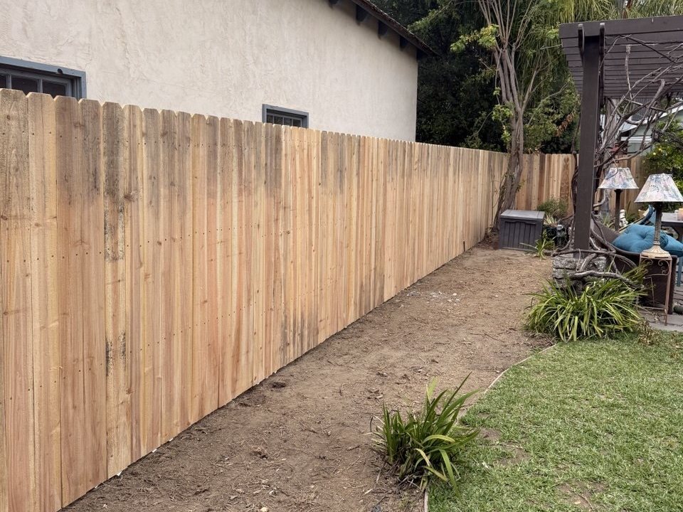 Vertical privacy fence